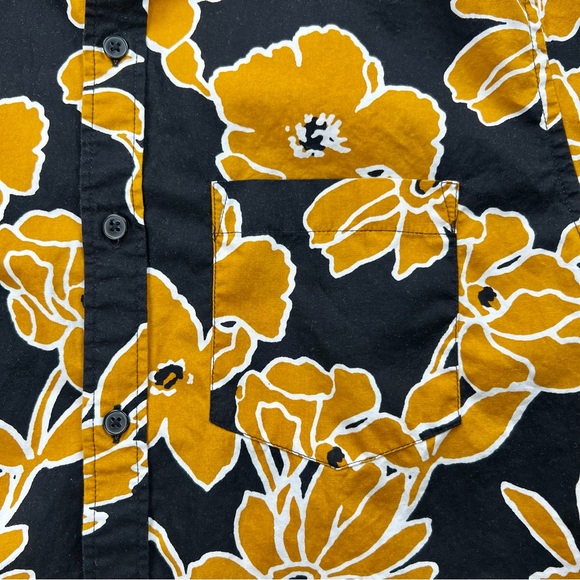 Men’s Forever 21 Floral Button Down Shirt - Picture 5 of 7